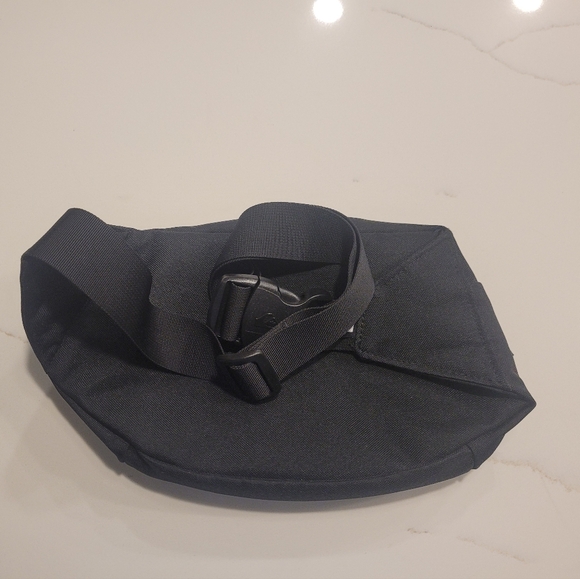 Quicksilver Waistbag/Fanny Pack - Picture 2 of 2